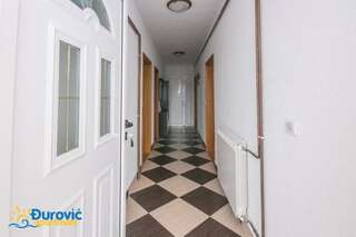 Апартаменты Apartmani Djurovic Добра-Вода Апартаменты Делюкс-3