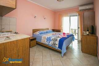 Апартаменты Apartmani Djurovic Добра-Вода Апартаменты с видом на море-4