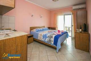 Апартаменты Apartmani Djurovic Добра-Вода Апартаменты с видом на море-11